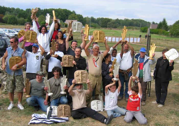 Click for bigger picture. Photo with (nearly all) the winners of the 2009 throwing competition in Villeflambeau.