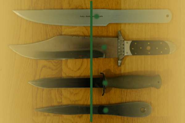 Reviewing the balance and center of gravity  of common throwing knives.