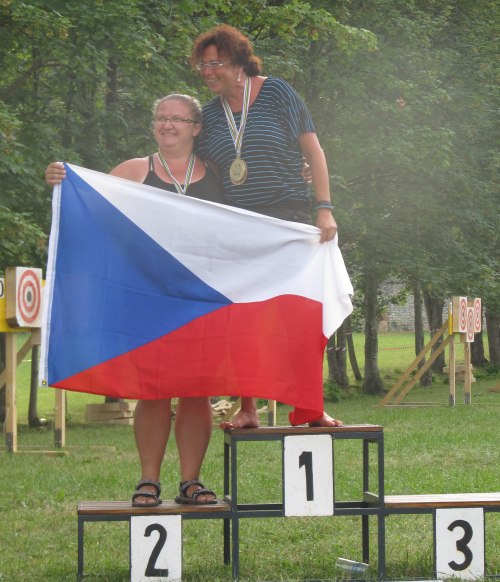 Podium World Champions Axe long distance female: Renata, Ivana